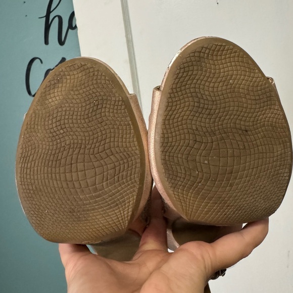 Madeline Stuart Tan Rhinestone Sparkle Heels Floral Faux Leather 7.5 7 1/2 - Picture 5 of 10